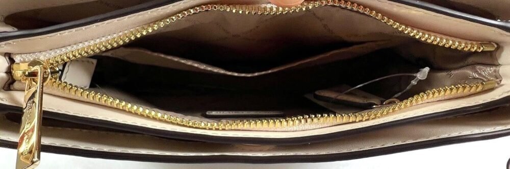 حقيبة "مايكل كورس" "تريشا" الجلدية كروس بودي متوسطة مع ثلاثة أقسام - الصورة 6