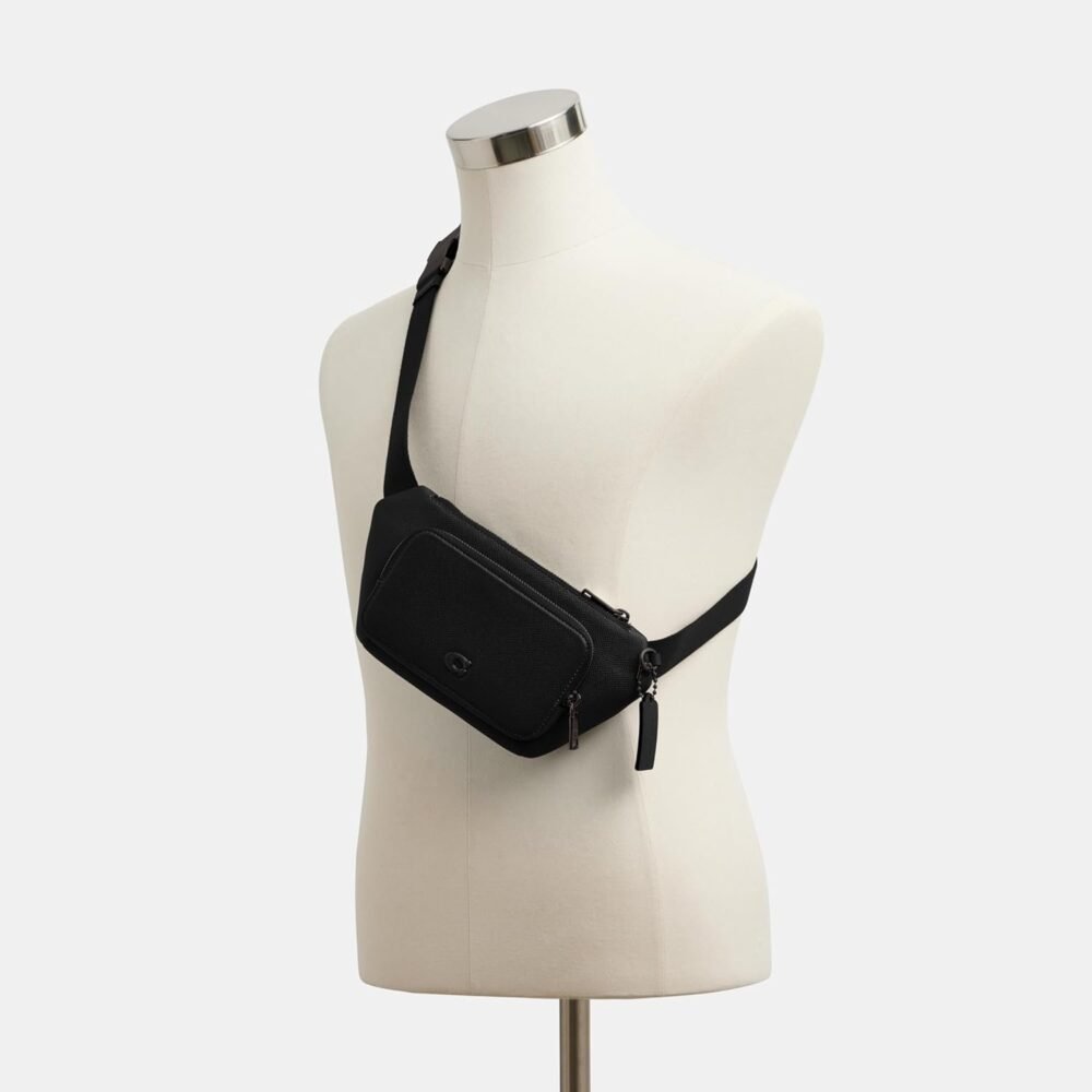 حقيبة "كوتش" حزام كروس جراين جلدية باللون الأسود - الصورة 5