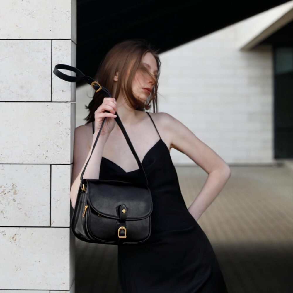 حقيبة "تايم ريسستانس" كروس بودي جلدية للنساء - حقيبة يد - حقيبة كتف - حقيبة ميسينجر - محفظة - الصورة 2