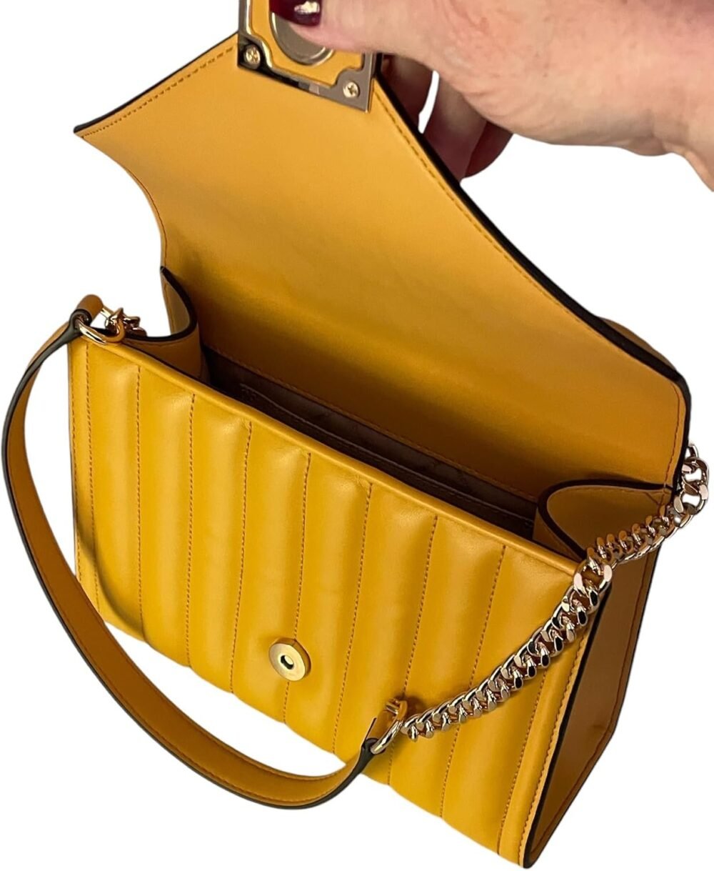 حقيبة "مايكل كورس" "ويتني" متوسطة الحجم مع تصميم بلونين وشعار العلامة - الصورة 5