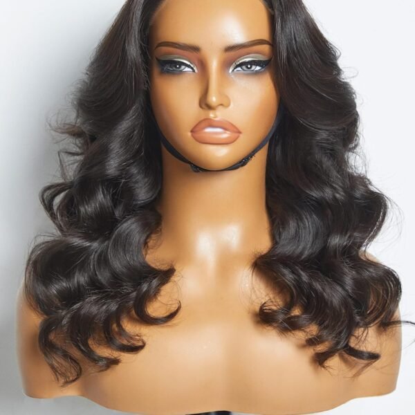 باروكة شعر بشري LUVME، 18 بوصة، 5x5 HD رباط إغلاق، بدون غراء، شعر بشري 180% كثافة، تموجات فضفاضة، مشذبة مسبقًا، جاهزة للارتداء