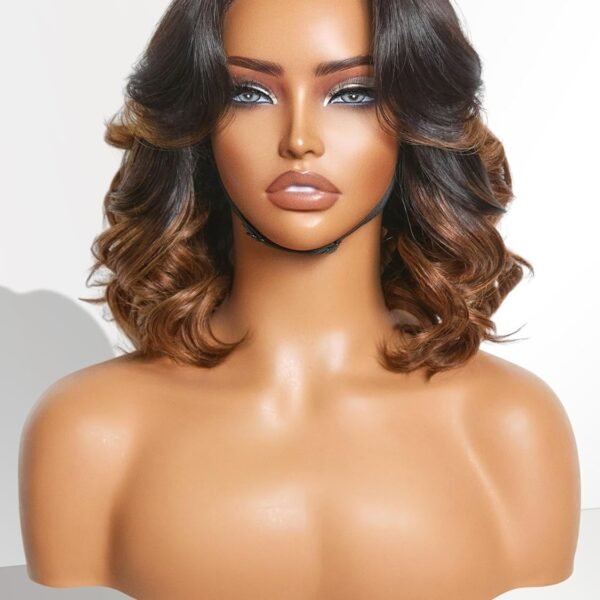 باروكة شعر بشري لوف مي 5X5 مع تسريحات مزيج بني هايلايت وموجات الجسم الحرة، بوب قصير 12 بوصة، بدون غراء، مع لاصق مقدمة جاهز، تم تصفيفها مسبقاً للنساء